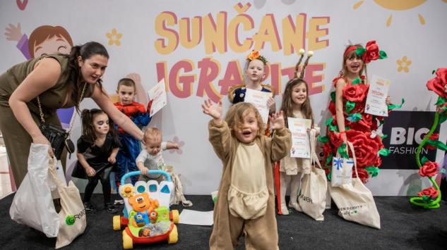Održane Sunčane Igrarije: Mališani uživali u veselom programu, Andrea Kalezić najbrža beba