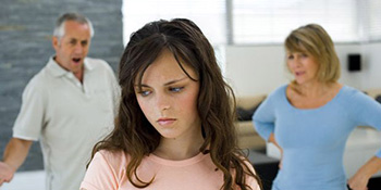 Porodica i adolescent (tinejdžer)<br>Interpersonalni kontekst unutar porodičnog sistema ima ključnu ulogu u razvoju i održavanju simptoma