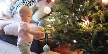 VIDEO: Kako ustvari izgleda Božić sa bebom u kući