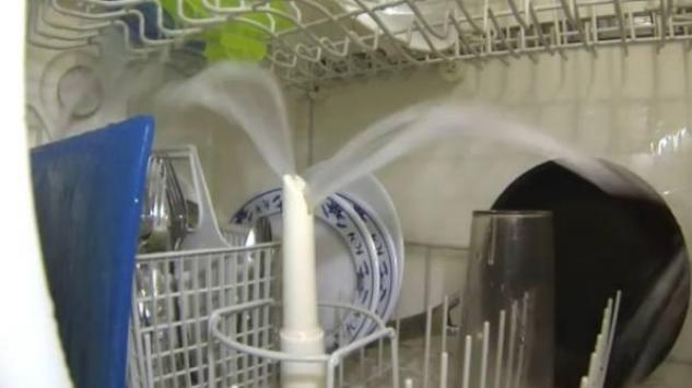 Pogledajte kako izgleda proces pranja u mašini za suđe (video)