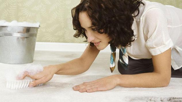 Kako prirodnim sredstvima ukloniti neprijatne mirise sa tepiha i osvježiti ga
