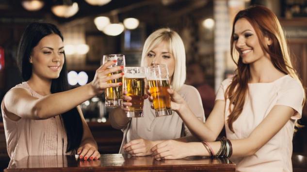 Evo zašto žene treba da piju pivo-7 razloga!