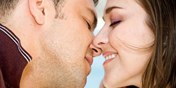 Poljubac voljene osobe liječi, opušta i produžava život
