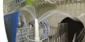 Pogledajte kako izgleda proces pranja u mašini za suđe (video)