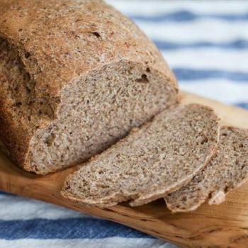 Da li kupujemo crni hljeb ili samo još jedan od mnogih trikova proizvođača?! Pogledajte kako možete otkriti