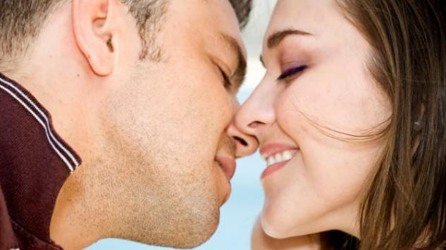Poljubac voljene osobe liječi, opušta i produžava život
