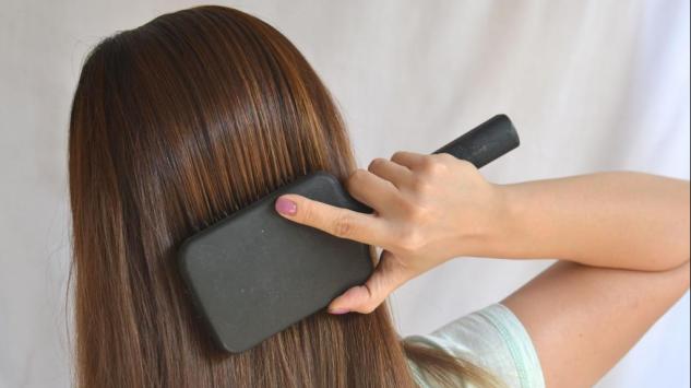Evo kako možete jednostavno ispraviti kosu bez prese i feniranja!