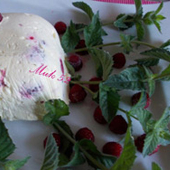 Semifreddo s malinama